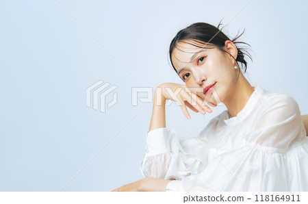 時尚女性的美容與護膚形象 時尚女性的美容與護膚形象 118164911