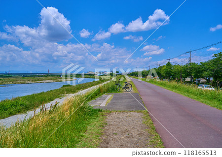 從東京調布市玉川市的府中玉川風道眺望稻城大橋和北玉第一水門。 118165513