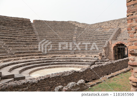 Pompeii ruins 118165560