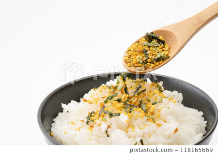 Sprinkle nori egg furikake on rice. 118165669