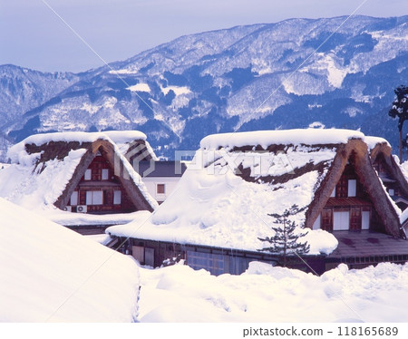 "World Cultural Heritage" Gokayama, Suganuma Famous Family Settlement Snowy Land / National Designation Important Traditional Building Group Conservation Area / National Designated Historic Site 118165689