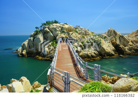 Rocky beach scenery with ocean horizon Rocky beach scenery with ocean horizon 118166382
