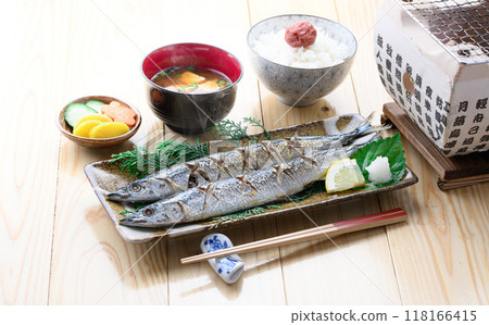 鹽烤秋刀魚 118166415