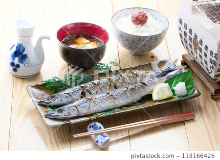 鹽烤秋刀魚 118166426