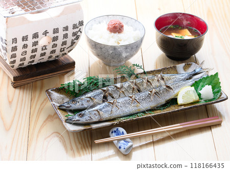 Grilled saury with salt 118166435
