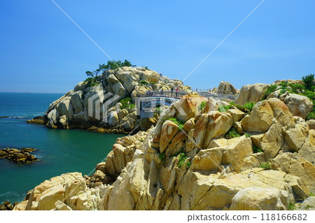 Rocky beach scenery with ocean horizon Rocky beach scenery with ocean horizon 118166682