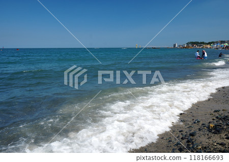 summer sandy beach with small wave 118166693