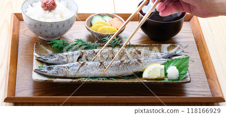 Salt-baked set meal of saury 118166929