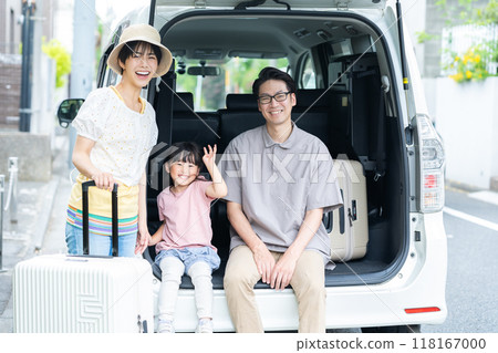 Family going on a trip by car Family going on a trip by car 118167000