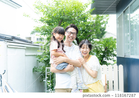 family enjoying leisure 118167287
