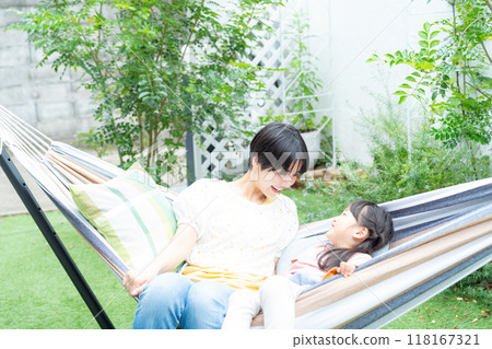family enjoying leisure 118167321