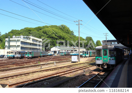 Naruto Line 1200 series train stopped at Tokushima Station (Tokushima ⇔ Naruto) Naruto Line 1200 series train stopped at Tokushima Station (Tokushima ⇔ Naruto) 118168214