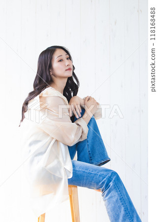 Female portrait 118168488