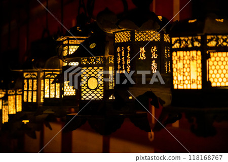 [Nara Prefecture] Kasuga Taisha Shrine, where many lanterns are beautifully illuminated in the darkness of night 118168767