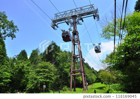 箱根町桃源台站附近的箱根纜車和箱根山脈 118169045