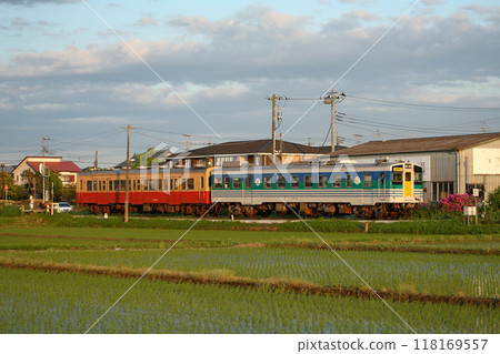 Old diesel cars (Kiha 37 + Kiha 30) that ran on the Kururi Line 118169557