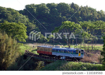 Old diesel cars (Kiha 37 + Kiha 30) that ran on the Kururi Line 118169560