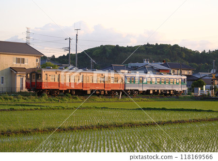 久留裡線上運行的舊柴油車（Kiha 37 + Kiha 30） 118169566