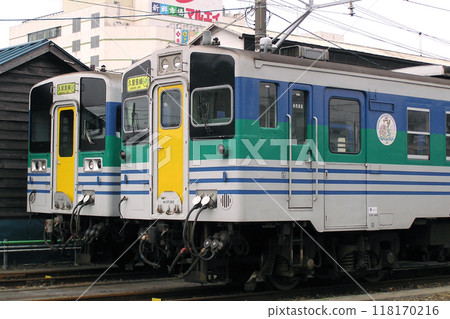 Kururi Line Kiha 37 and Kiha 38 parked at Kisarazu Branch 118170216