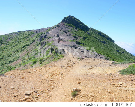 仰望足立度母山頂 118171167