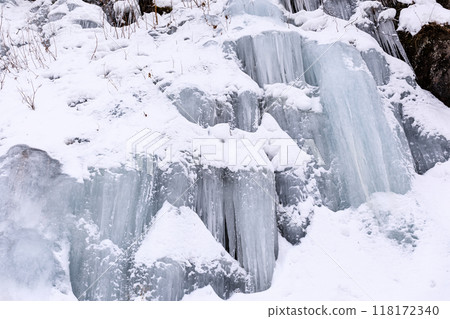 "Blue Waterfall" in Shintoku Town, Hokkaido, where frozen spring water explodes into ice [January] 118172340