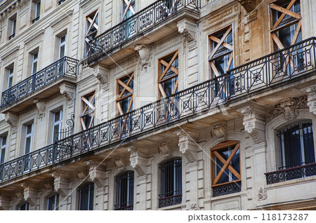 Renovation of an old building in Bordeaux 118173287