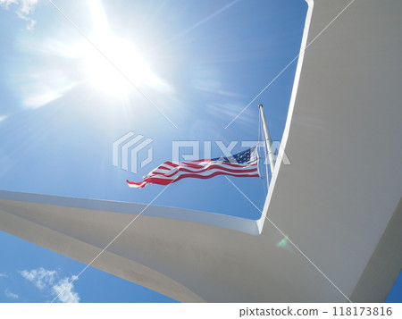 亞利桑那號戰艦紀念館上方的旗幟 118173816