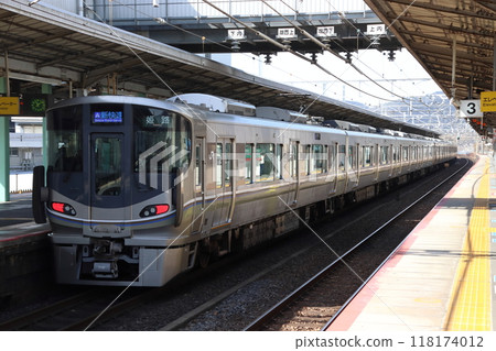 [A] 東海道本線225系列：新型快速列車 118174012