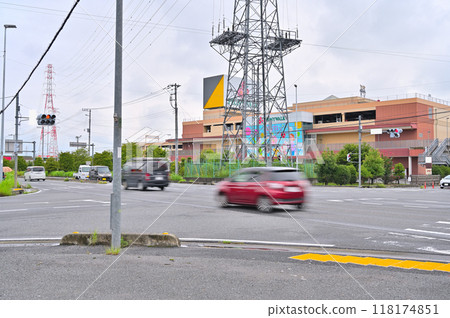 危險的！即使黃燈也有許多客車撞向你 118174851