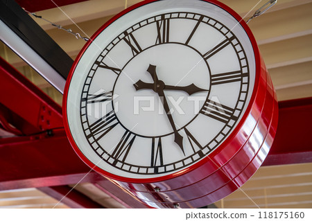 Red clock on the platform Red clock on the platform 118175160