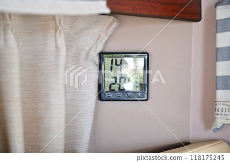 Camper battery monitor battery level gauge 118175245