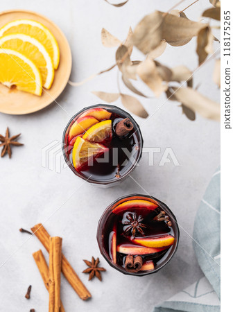 Mulled wine with orange, apple  and cinnamon in glasses on a light background.  118175265