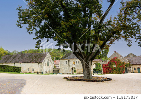 法國勃艮地世界遺產“豐特奈西多會修道院” 118175817