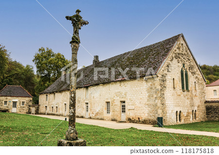 法國勃艮地世界遺產“豐特奈西多會修道院” 法國勃艮地世界遺產“豐特奈西多會修道院” 118175818