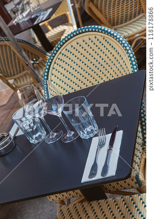 Lunch on a terrace in Spring 118178866