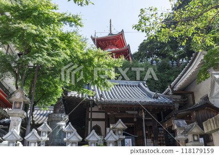 Sanbo-do (Sanbo Kojin) and Tahoto Pagoda at Chogosonshiji Temple in Nara Sanbo-do (Sanbo Kojin) and Tahoto Pagoda at Chogosonshiji Temple in Nara 118179159