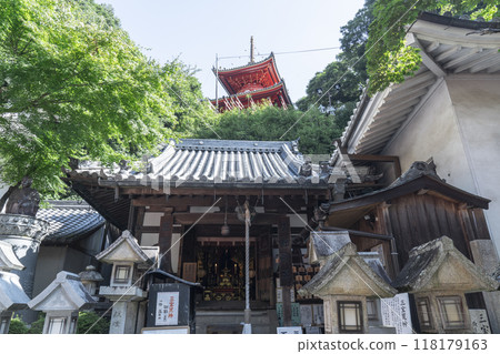Sanbo-do (Sanbo Kojin) and Tahoto Pagoda at Chogosonshiji Temple in Nara Sanbo-do (Sanbo Kojin) and Tahoto Pagoda at Chogosonshiji Temple in Nara 118179163