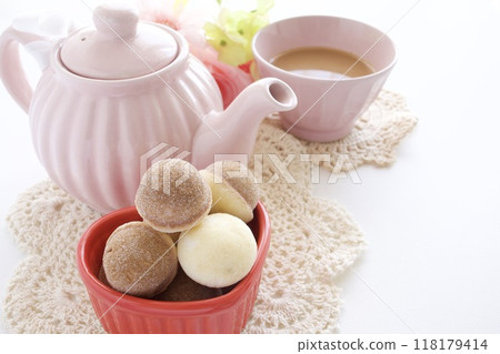 鈴豆卡斯蒂拉和奶茶 鈴豆卡斯蒂拉和奶茶 118179414