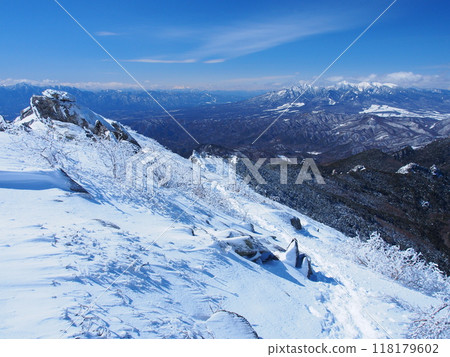 Yatsugatake seen from Mt. Kinpu in winter Yatsugatake seen from Mt. Kinpu in winter 118179602