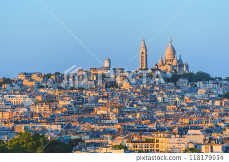 Sacred Heart of Montmartre located on the top of Montmartre hill in Paris, France 118179954