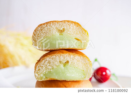 Shine Muscat Cream Bread Shine Muscat Cream Bread 118180092