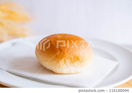 Round bread Round bread 118180094