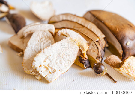 Cut summer mushrooms 118180109
