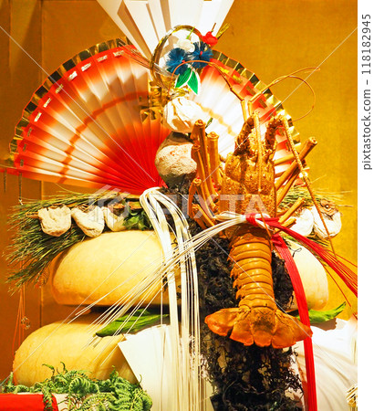 A luxurious New Year's decoration that is rare these days A luxurious New Year's decoration that is rare these days 118182945