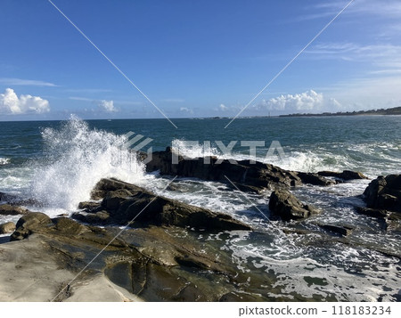 犬吠崎_夏季犬吠崎海岸_藍天和海浪 118183234