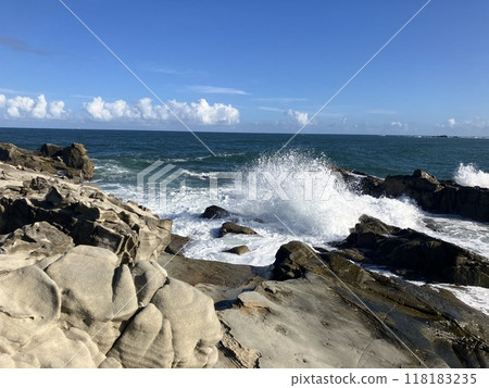 犬吠崎_夏季犬吠崎海岸_藍天和海浪 犬吠崎_夏季犬吠崎海岸_藍天和海浪 118183235