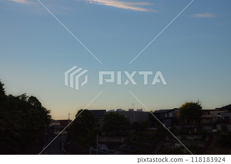 住宅區的夕陽天空 住宅區的夕陽天空 118183924