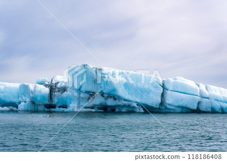 Pristine Icebergs of Jokulsarlon Glacial Lagoon, Iceland. 118186408