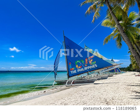 Sailing boat on the White beach, Boracay island. High quality photo. Copy space Sailing boat on the White beach, Boracay island. High quality photo. Copy space 118189065