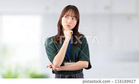 Young business woman thinking 118189927